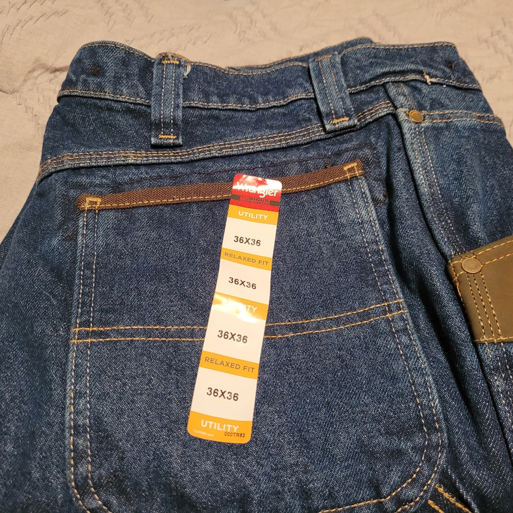 Wrangler Men's Dark Blue Relaxed Jeans